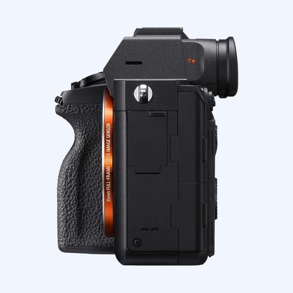 Sony Alpha ILCE-7RM4A 35mm full-frame camera with 61.0MP - Image 4